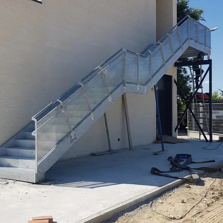 Escalera exterior de acero galvanizado