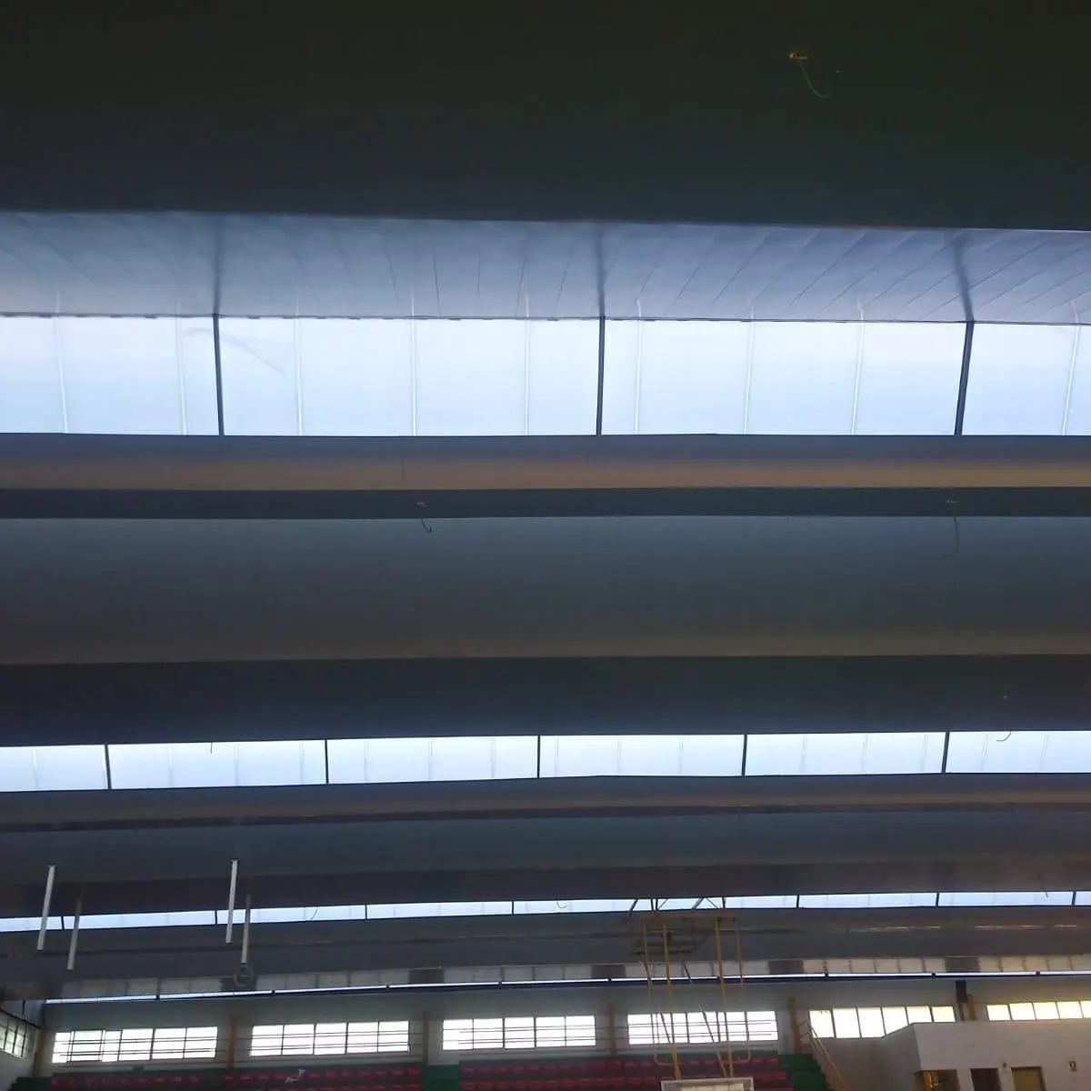 Techo acristalado de aluminio visto desde el interior